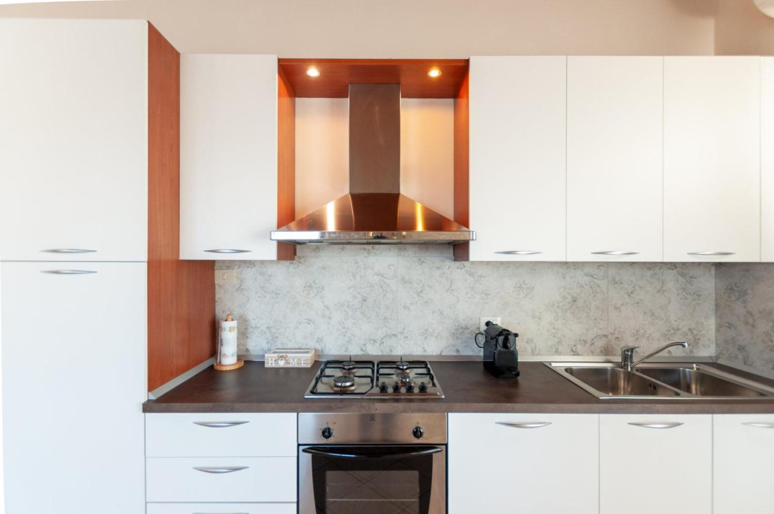 Dora'S Apartment Дезенцано-дель-Гарда Экстерьер фото